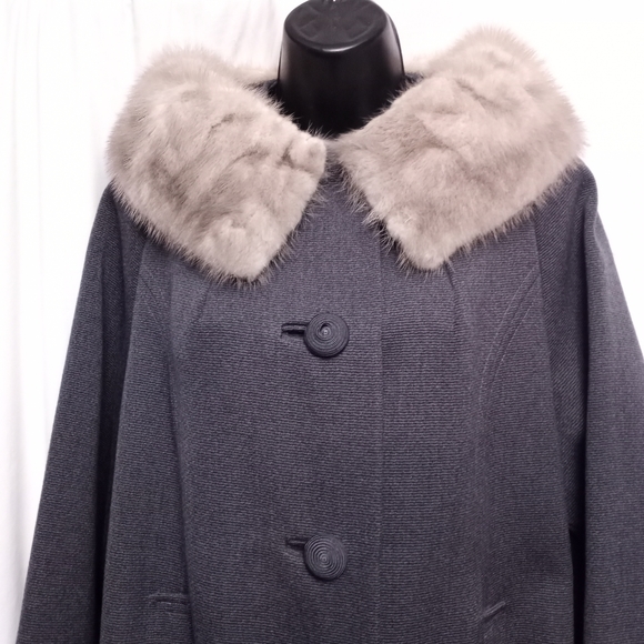 Vintage (1950's) Holly Gab Wool Coat w/Gray Mink Fur Collar - Picture 3 of 8